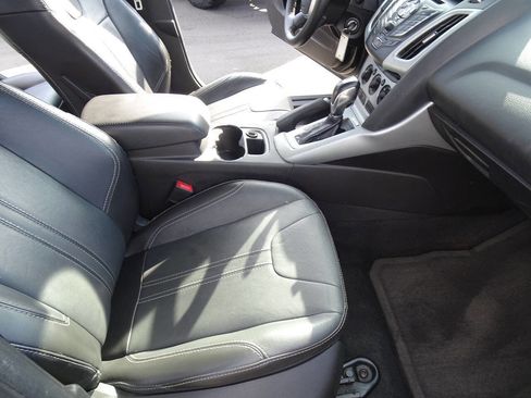 Used 2014 Ford Focus SE w/ Equipment Group 201A image 16