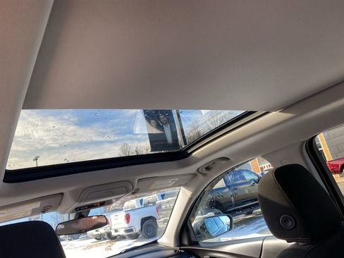 Used 2019 Chevrolet Equinox LT image 18