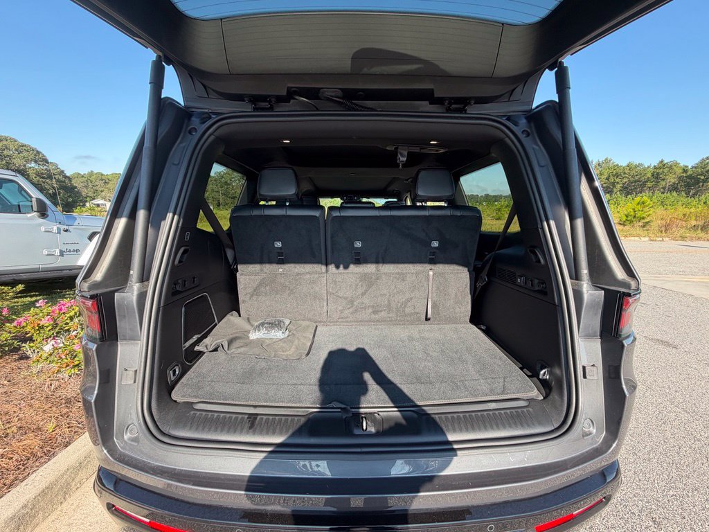 Used 2024 Jeep Wagoneer Series II RWD image 39