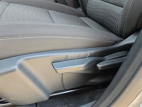 Used 2026 Chevrolet Equinox LT FWD image 13