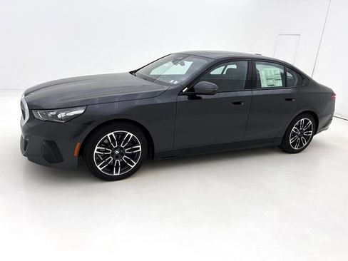New 2026 BMW 530i xDrive w/ M Sport Package AWD/4WD image 2