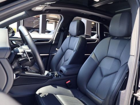 Certified 2026 Porsche Macan AWD/4WD image 5