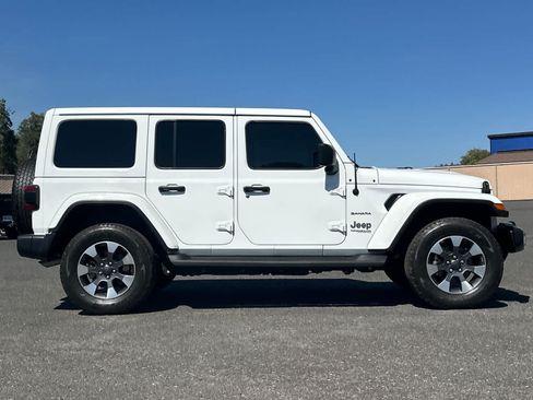 Used 2021 Jeep Wrangler Unlimited Sahara AWD/4WD image 2