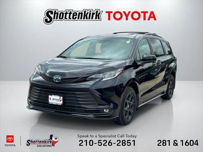 Certified 2025 Toyota Sienna XLE Woodland Edition
