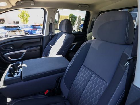 Used 2023 Nissan Titan SV image 15