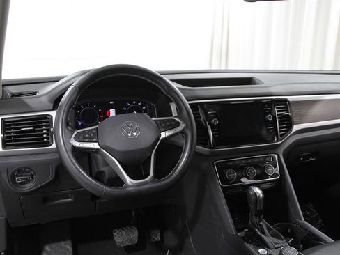 Used 2023 Volkswagen Atlas SE w/ Panoramic Sunroof Package image 6