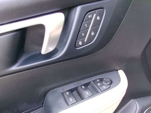 Used 2025 Buick Enclave Preferred w/ Power Package image 12