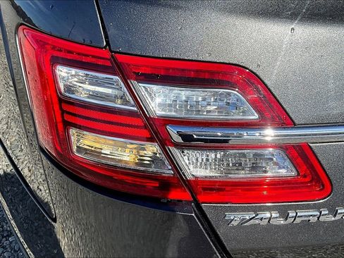 Used 2018 Ford Taurus Limited image 23