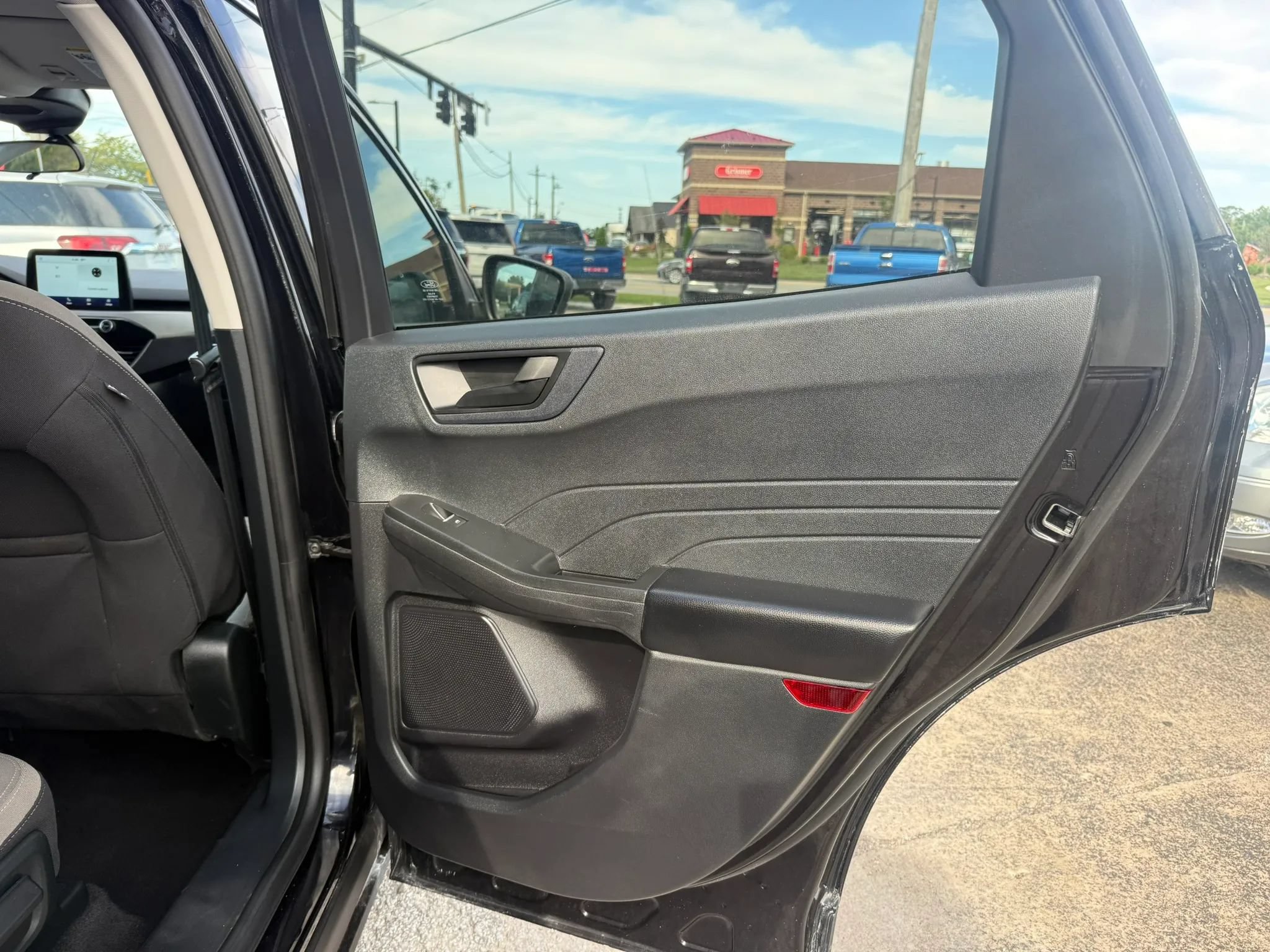 Used 2022 Ford Escape SE FWD image 19