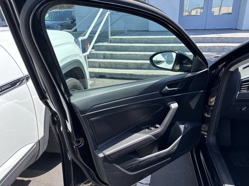 Used 2024 Volkswagen Jetta SE FWD image 2