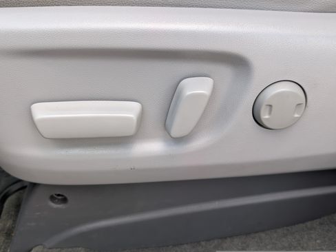 Used 2015 Toyota Sienna XLE w/ XLE Navigation Package FWD image 22