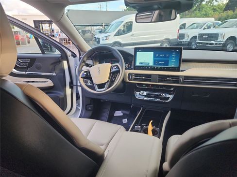 New 2026 Lincoln Corsair Premiere image 22
