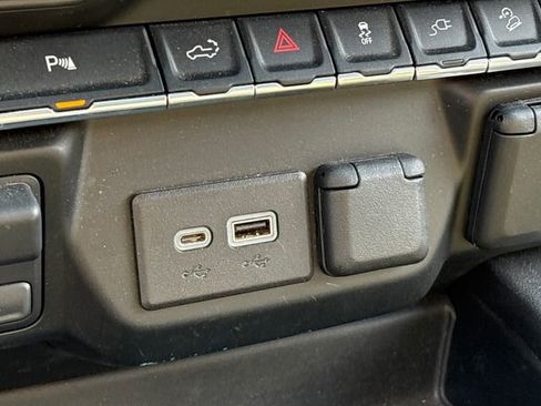 Used 2022 Chevrolet Silverado 1500 LT Trail Boss w/ LT Trail Boss Premium Package AWD/4WD image 22