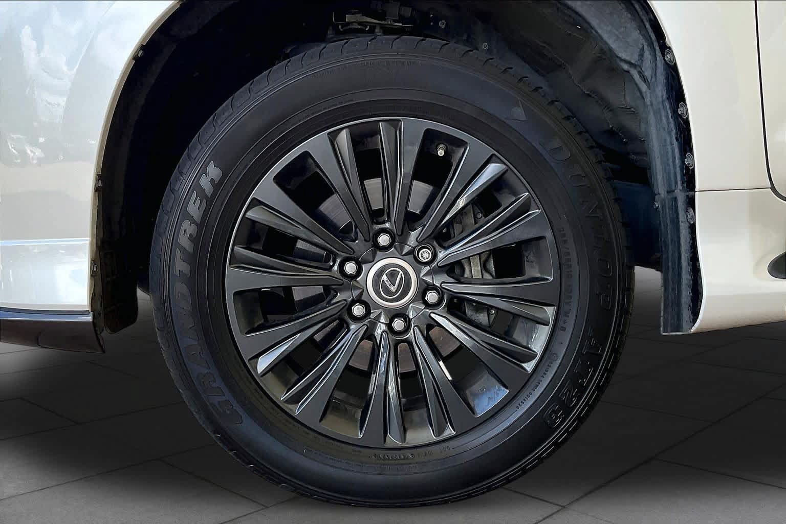 Used 2023 Lexus GX 460 Luxury w/ Sport Design Package AWD/4WD image 9
