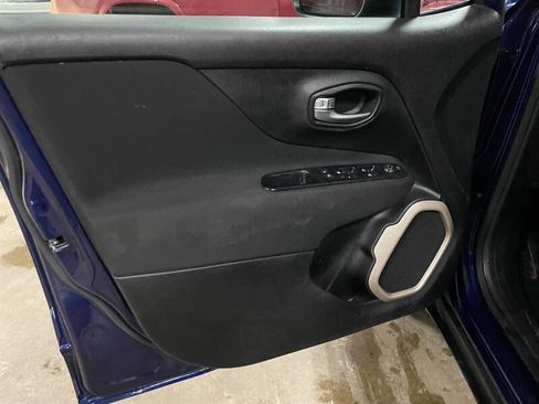 Used 2017 Jeep Renegade Latitude image 19