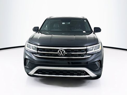 Used 2023 Volkswagen Atlas Cross Sport SE image 2