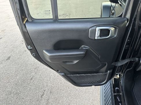 Used 2023 Jeep Gladiator Sport image 13