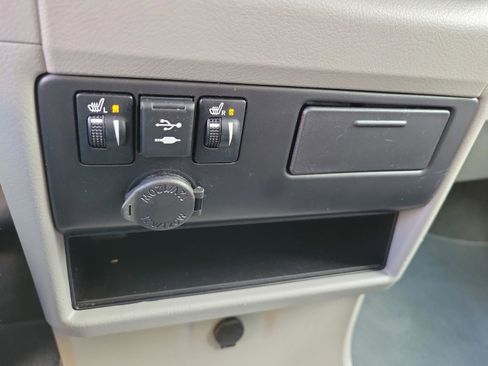 Used 2020 Toyota Sienna XLE image 32