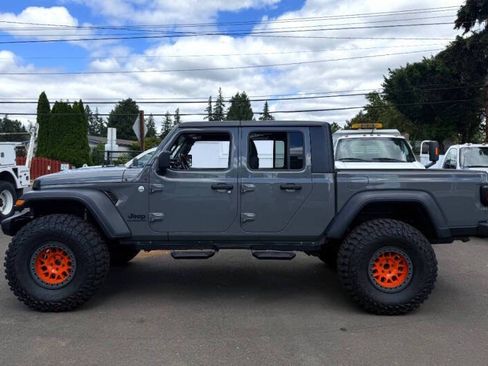 Used 2020 Jeep Gladiator Sport w/ Quick Order Package 24S AWD/4WD image 2