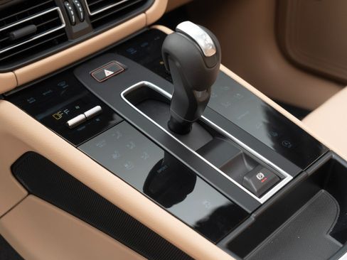 Certified 2026 Porsche Macan AWD/4WD image 26