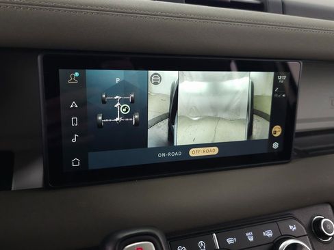 Used 2023 Land Rover Defender 110 SE image 32