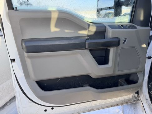 Used 2022 Ford F250 XL w/ Power Equipment Group image 9