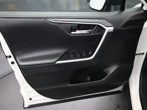 Used 2022 Toyota RAV4 Limited image 19