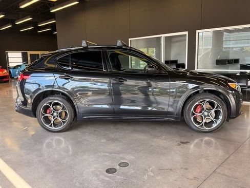Used 2022 Alfa Romeo Stelvio Veloce AWD/4WD image 6