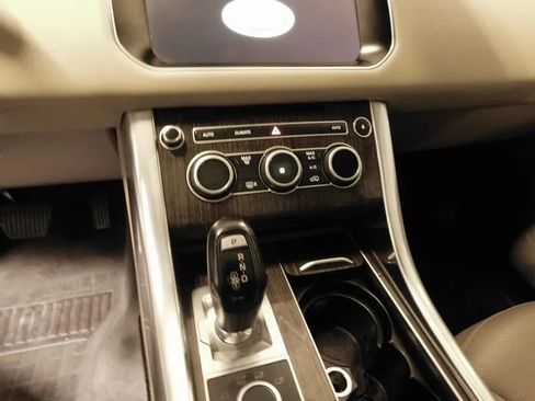 Used 2017 Land Rover Range Rover Sport SE image 33