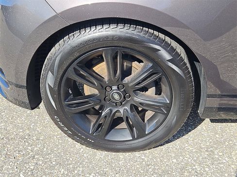 Used 2023 Land Rover Range Rover Velar R-Dynamic S image 7