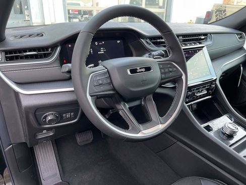 New 2025 Jeep Grand Cherokee L Altitude image 28