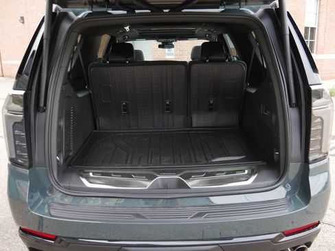 New 2026 Chevrolet Suburban RST w/ RST Capability Package AWD/4WD image 9