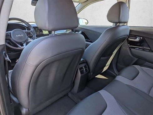 Used 2022 Kia Niro EX image 25