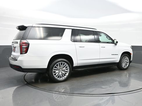 Used 2023 Chevrolet Suburban RST w/ Luxury Package image 6