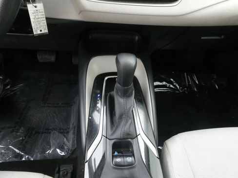 Used 2021 Toyota Corolla LE image 20