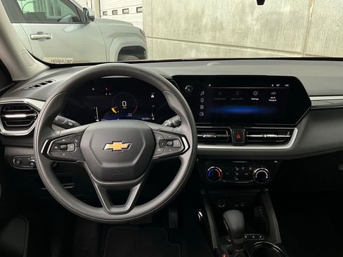 Used 2025 Chevrolet TrailBlazer LT image 12