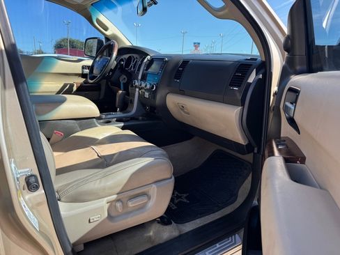Used 2010 Toyota Sequoia Platinum image 8