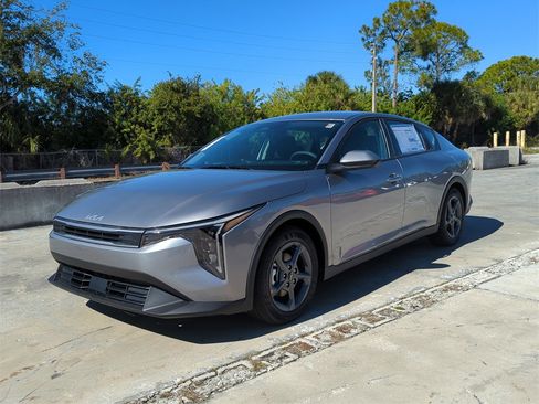 New 2026 Kia K4 LXS image 4