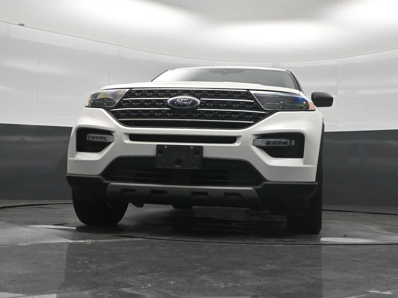 Used 2020 Ford Explorer XLT w/ Equipment Group 202A AWD/4WD image 27