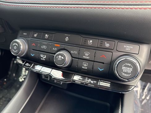 Used 2024 Dodge Durango GT AWD/4WD image 34