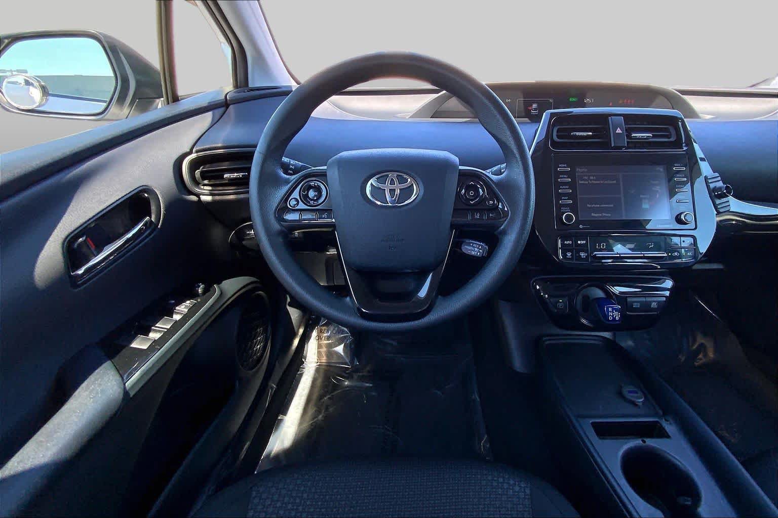 Used 2022 Toyota Prius LE FWD image 5