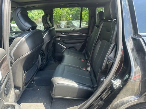 Used 2023 Jeep Grand Cherokee Overland w/ Advanced Protech Group III AWD/4WD image 20