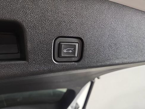 Used 2024 Chevrolet Traverse LT w/ Midnight/Sport Edition image 31