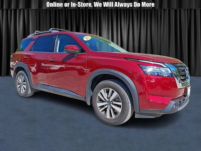 Used 2023 Nissan Pathfinder SL w/ Lighting Package (N92)