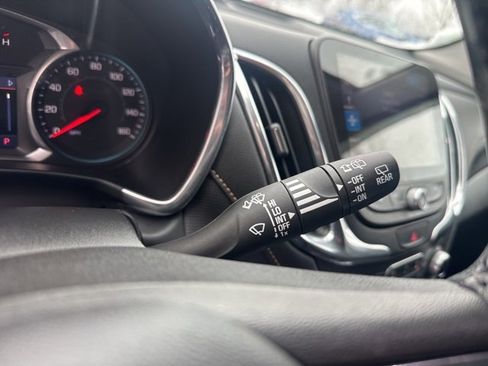 Used 2019 Chevrolet Equinox Premier image 18