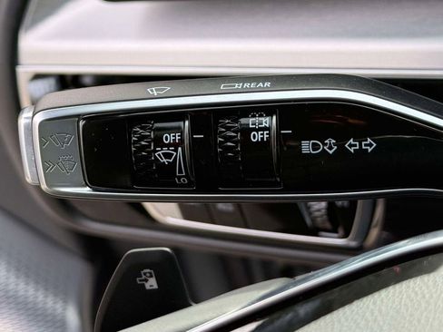 New 2026 Cadillac Lyriq Premium Luxury image 19