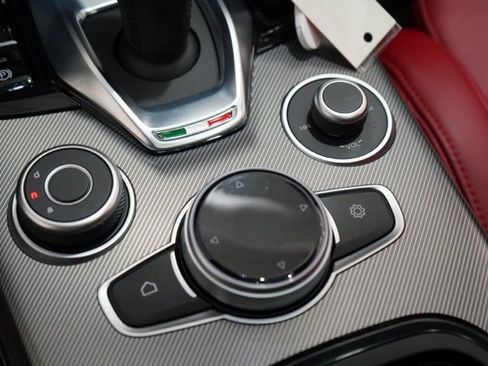 Used 2024 Alfa Romeo Stelvio Veloce image 29