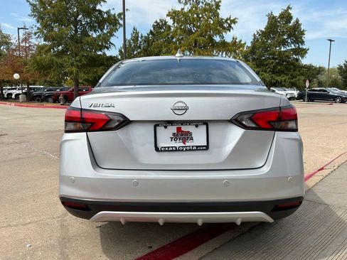 Used 2025 Nissan Versa SV FWD image 7