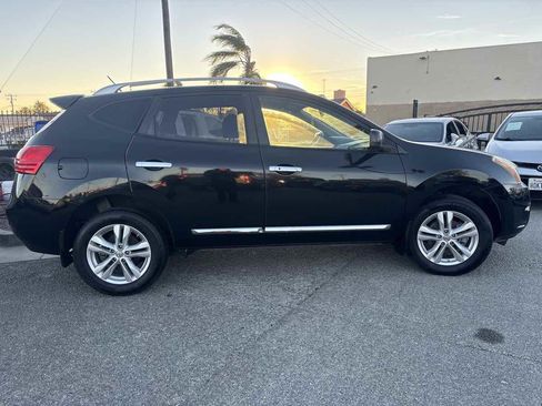 Used 2013 Nissan Rogue SV image 4