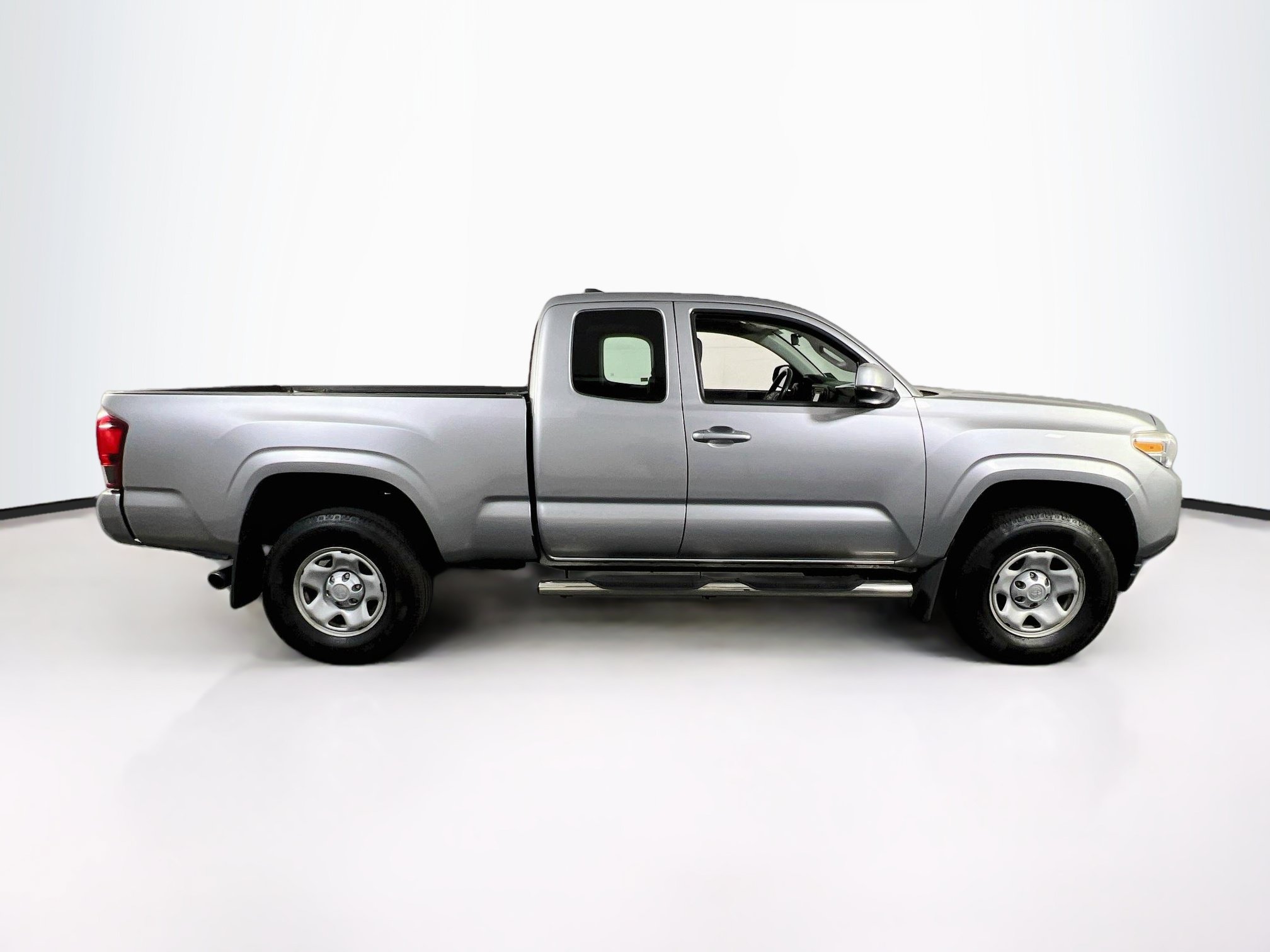 Used 2018 Toyota Tacoma SR w/ SR Convenience Package AWD/4WD image 4